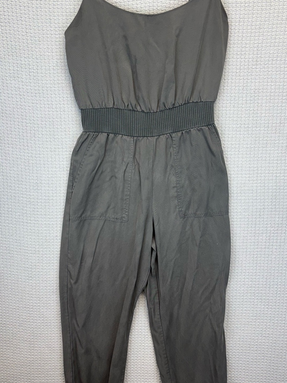 Anthropologie Nisa Gray Jogger Jumpsuit XS Smocked Waist Boho Butter Mom Soft